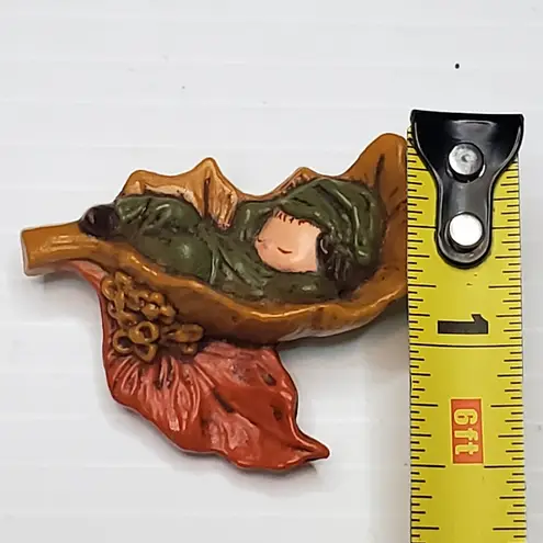 Hallmark Pin Thanksgiving Vtg Pixie Baby Elf Sleeping Leaf 1978 Brooch 1.5"
