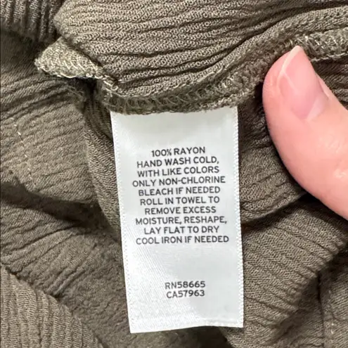 Abound  High Waist Textured/Gauze/Crinkled Fabric Relaxed  Shorts Olive size L - Image 6