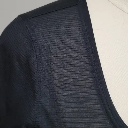 Under Armour  black streaker threadborne sccopneck tee size xs