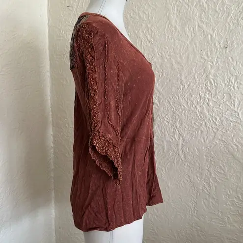 Gimmicks by BKE Brick Crochet Trim Paisley Inset Button Top Boho Hippie Western