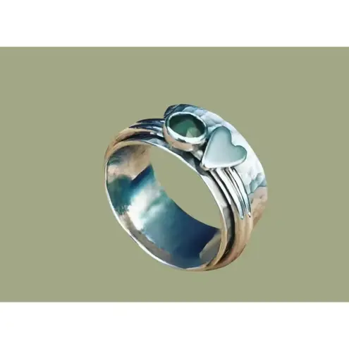 Boutique Emerald Heart Spinner Ring | Silver Plated