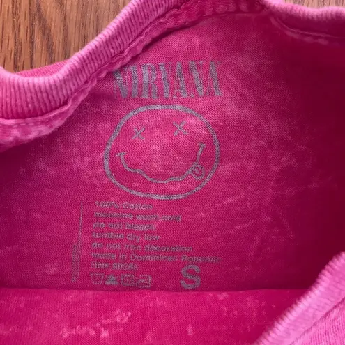 Nirvana  Pink Smile Tee Women’s Graphic Band Crewneck Shirt Size Small