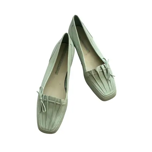 Enzo Angiolini Light Green Seashell Leather Loafers Flats Size 5.5