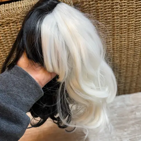 Cruella Deville Halloween Costume Set 101 Dalmatians Disney Villain Era Wig White