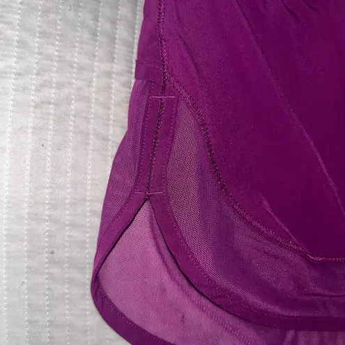 Lululemon  hotty hot mesh tennis skirt in Chilled Grape purple SIZE 2