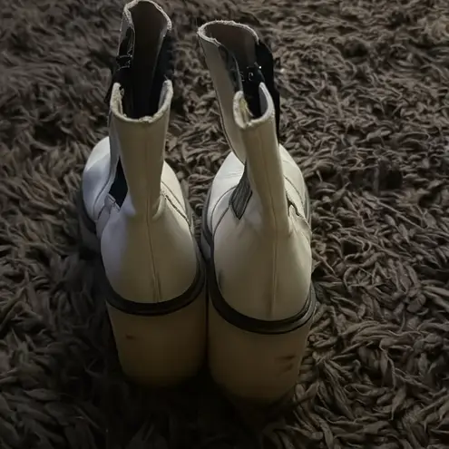 Free People  James Chelsea boots bone and black