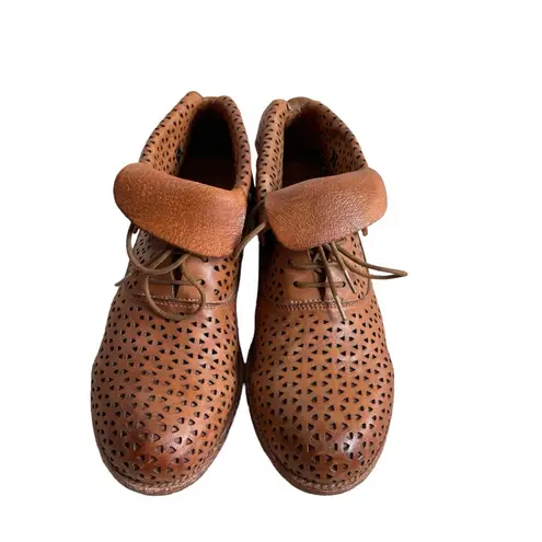 Patricia Nash Sabrina Perforated Ankle Booties Womens Size 7 Tan Foldover Cuffed