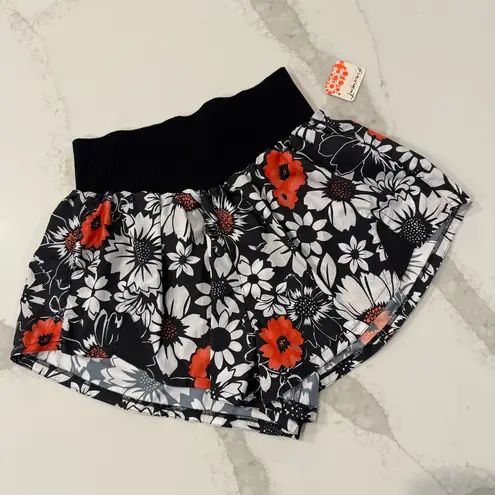 Free People Movement NWT Carpe Diem Printed HR Shorts Women’s Large Tuxedo Daisy Black