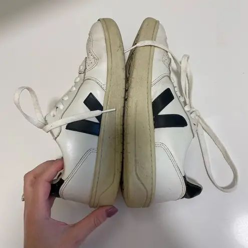 VEJA  V-10‎ Sneakers white and black women’s size 7