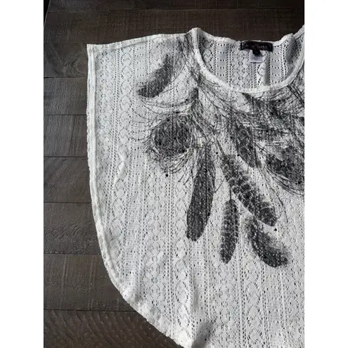 Almost Famous  Women's White with Black Feather Laced Short Sleeve top Size Large