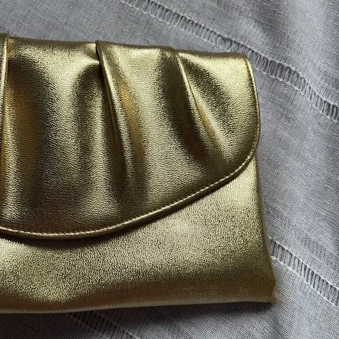 Vintage Gold Clutch with Elegant Ruched Design