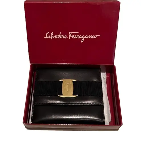 Salvatore Ferragamo Ferragamo Vara Bifold Wallet Gold ($550) ✨ professionally cleaned and relined ✨