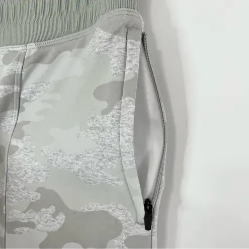 We Wander New Camo Print Fleece Skinny Leg Joggers Sweatpants Grey Size Medium