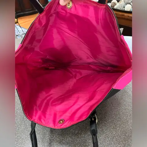 Juicy Couture SASSY  TRAVEL TOTE BAG BLACK & HOT PINK, Charm Attached