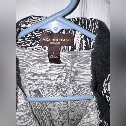 Dana Buchman Black White Print Tunic Blouse Size L. “Abstract print top”