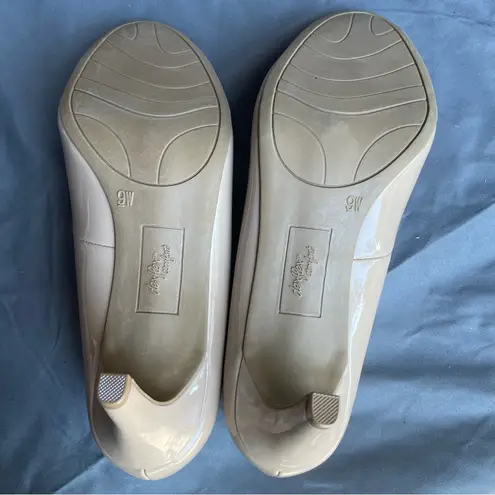 dexflex comfort Tan Heels with Cushioned Insoles size 9w