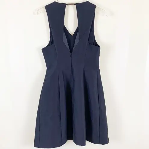 Halston Heritage Halston Women’s Size 6 Black Silk Fit & Flare V-Neck Back Cutout Dress NWT