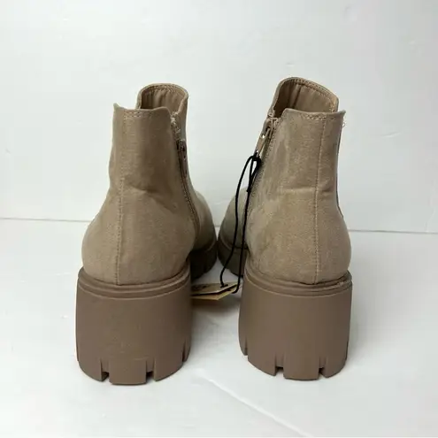 Madden NYC Lug Sole Chelsea Bootie in Sand NWT Size 10
