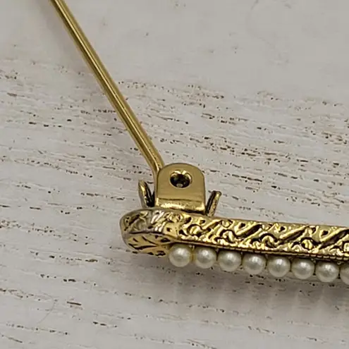 The Bar Vintage Faux Pearl Brooch Pin Gold Tone Victorian Revival Art Deco