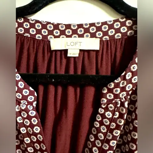 Loft sleeveless burgundy blouse with design. Medium