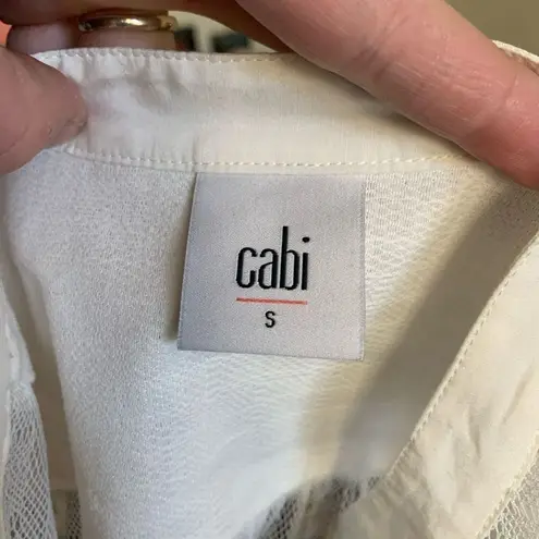 CAbi  S white Lacy sleeveless business casual normcore top