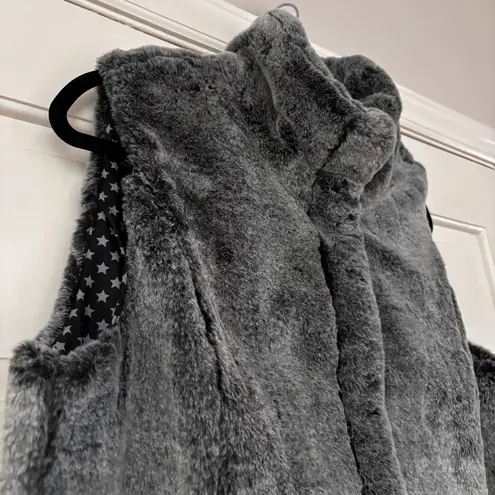 Yarra Trail Women Size 14 Faux Fur Vest Gray Super Soft Plush Outerwear Gorpcore