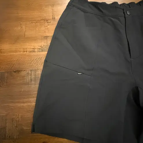 LL Bean Black Active Athletic Shorts Women Elastic Waist Pockets Comfy size 8 - Image 4