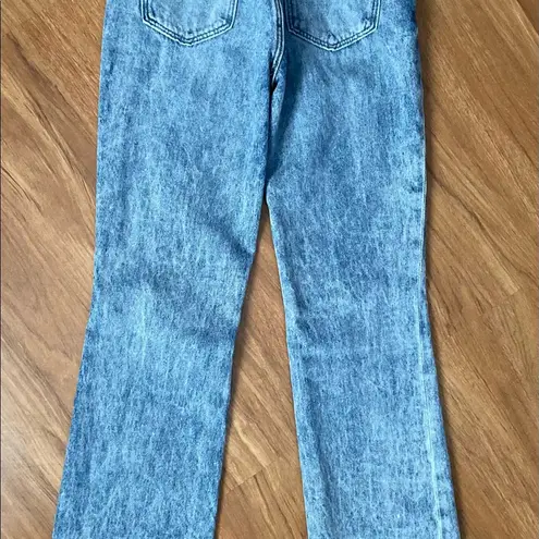 Guess  80’s Medium-Light Wash Straight Leg High Rise Distressed Jeans