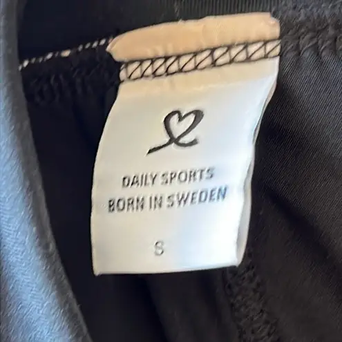 Daily sports small skirt with built in shorts comfort waist pickle ball tennis Pink