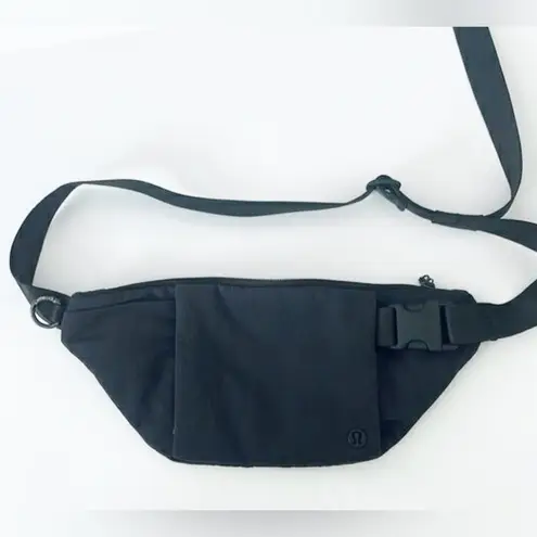 Lululemon  waist bag in black