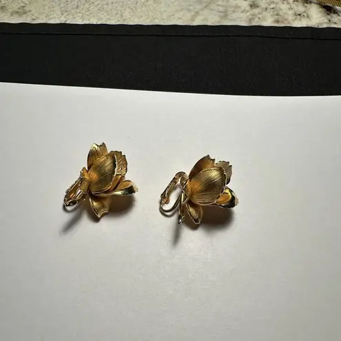 Signed Pastelli Rose Flower Gold Tone Vintage Clip On Clip