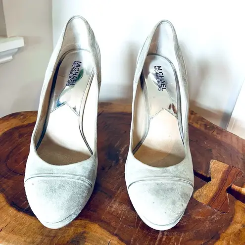 Women’s Michael KORS Grey Suede PLATFORM PUMPS Chrome heel sz 9 Almond toe Gray