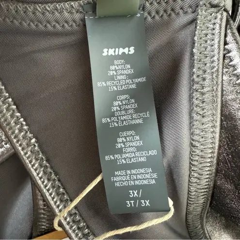SKIMS Micro Scoop Bikini Top in Carbon Metallic 3X