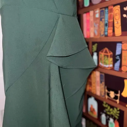 LWD by Anne Barge J’Adore Asymmetrical Ruffle Gown Size Small in Green