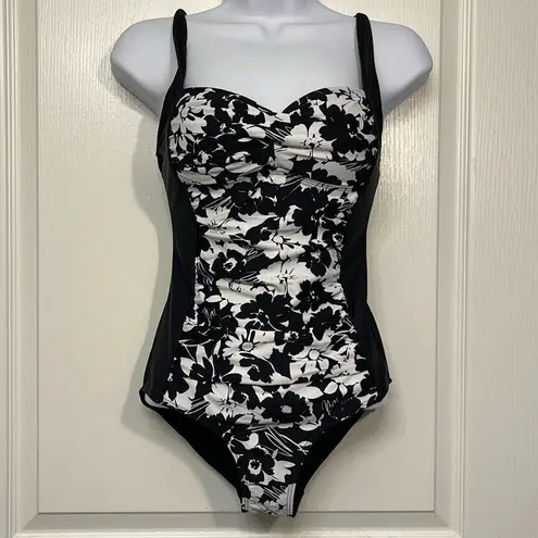 Black/White Floral Tummy Control Ruched Shirred Swimwear Size Small EUC #1768 Black