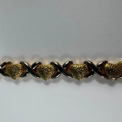 Jasper New York Gold Tone Heart XO Quartz Women's Watch Fashion Wristwear