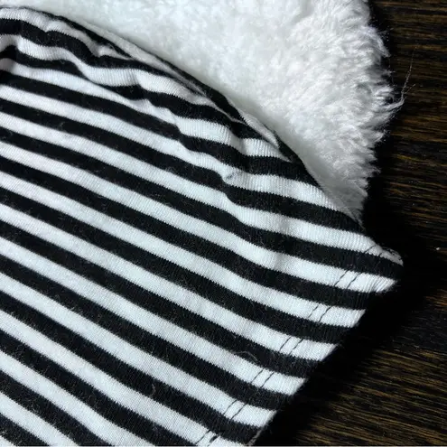 Evereve Black and White Striped Sleeveless Top