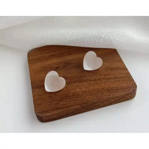 Boutique NEW Large Acrylic Heart Stud Earrings Pearl White Minimalist Elegant‎ 1.6cm