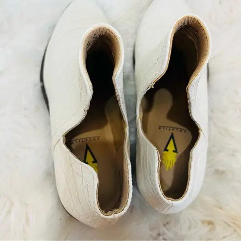 VOLATILE Women's Bootie Fashion Boot size 7.5 white