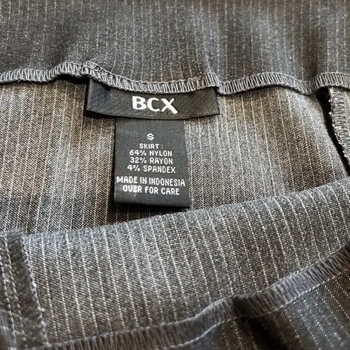 BCX 🆕 short high rise bodycon pencil skirt pull on waist gray pinstripe …
