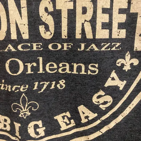 District Made Womens Tee T Shirt Gray M French Quarter Bourbon Street LA Orleans Size M
