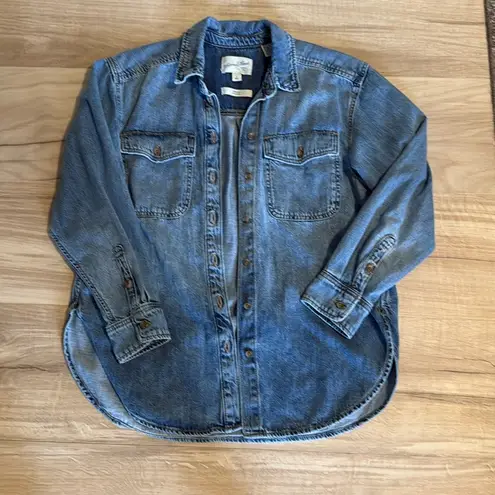 Universal Threads Universal Thread Oversized Button-Down Denim Shirt Medium Wash Size Small thumbnail 2