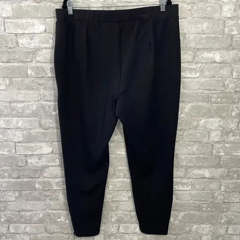 Universal Standard Moro Pocket
Signature Ponte Pants