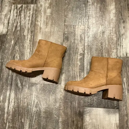 Sun + Stone Brown Winter Boots Size 8 Tan