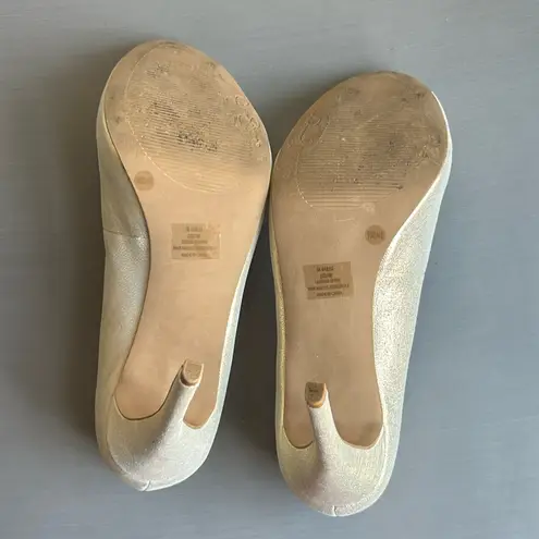 Jessica Simpson Women’s  Peep toe pumps