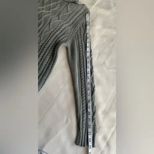 Elegant Cable Knit Turtleneck Sweater in Light Green 100% Cashmere