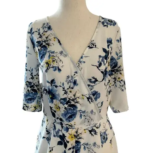 Trixxi  Women Size Large Floral Romper White Blue 15-851