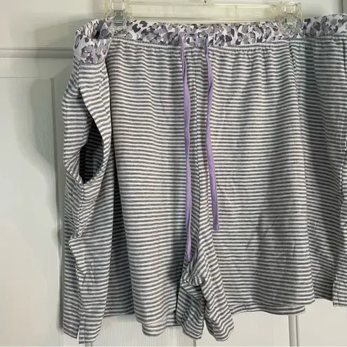 Carole Hochman  grey & white striped print casual lounge shorts, size XXL plus