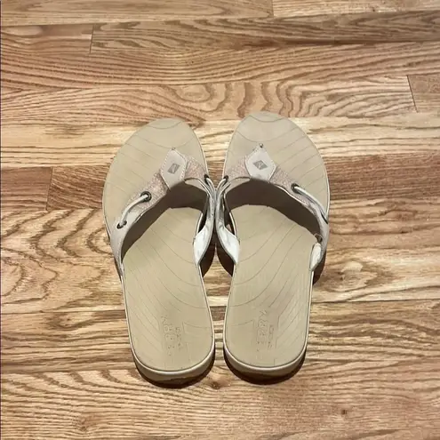 Sperry  Cream Sandals Comfortable Canvas Flip-Flops