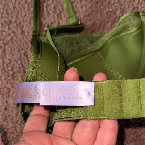 Fenty Beauty Green and Black Underwire Bra with Lace Overlay Size undefined